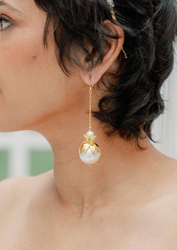 brass floral earring with oversize Pearl - ASTRID- 25032