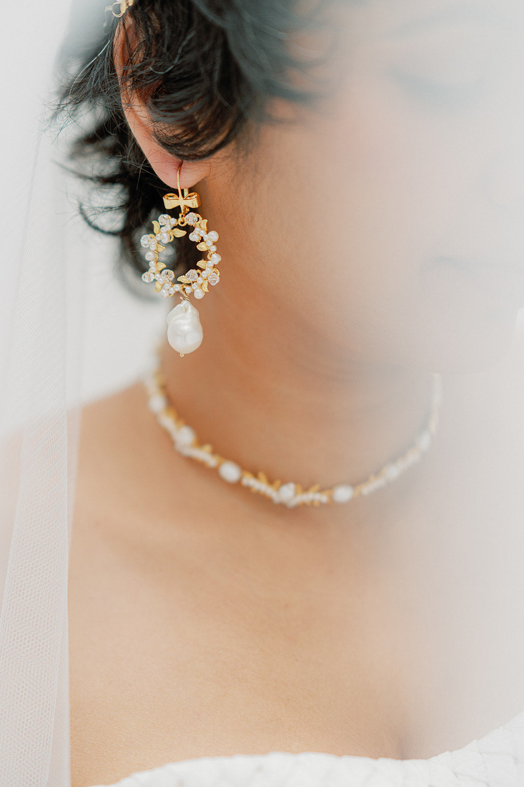 vine hoop earrings with oversize kesh pearl - AMELIE- 25025