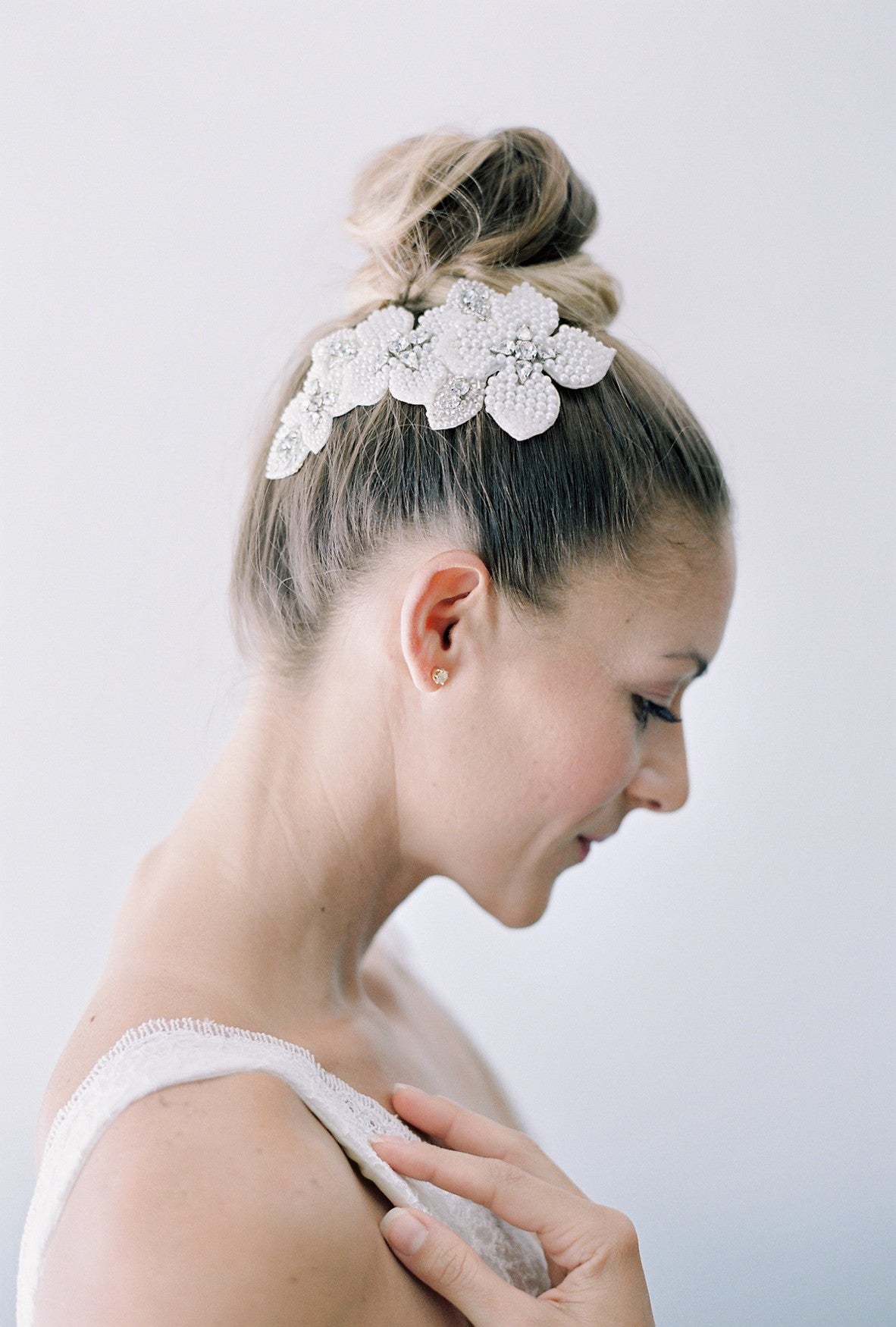 rhinesetone leaves and pearls beaded flowers comb - HP16025